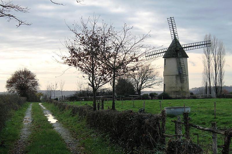 Moulin A Vent Le Champ Du Trail Villa Saint-Cyr-des-Gats Luaran gambar